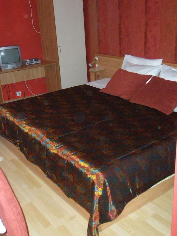 Family Hotel Kredo Sliven Esterno foto