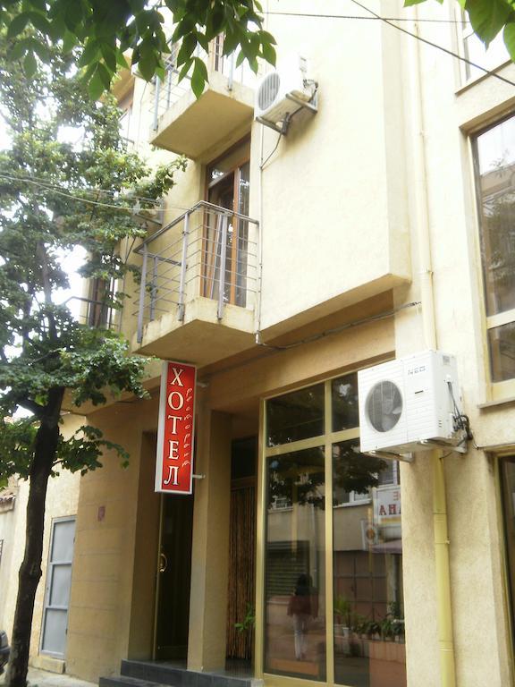 Family Hotel Kredo Sliven Esterno foto